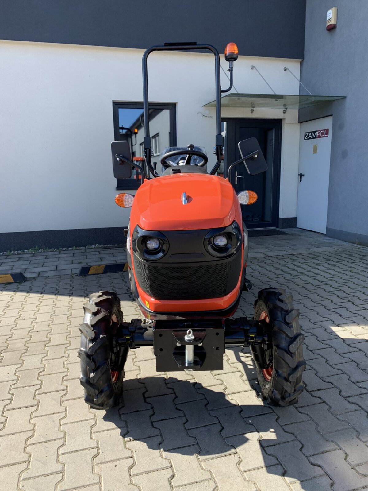 Traktorek Taro B26