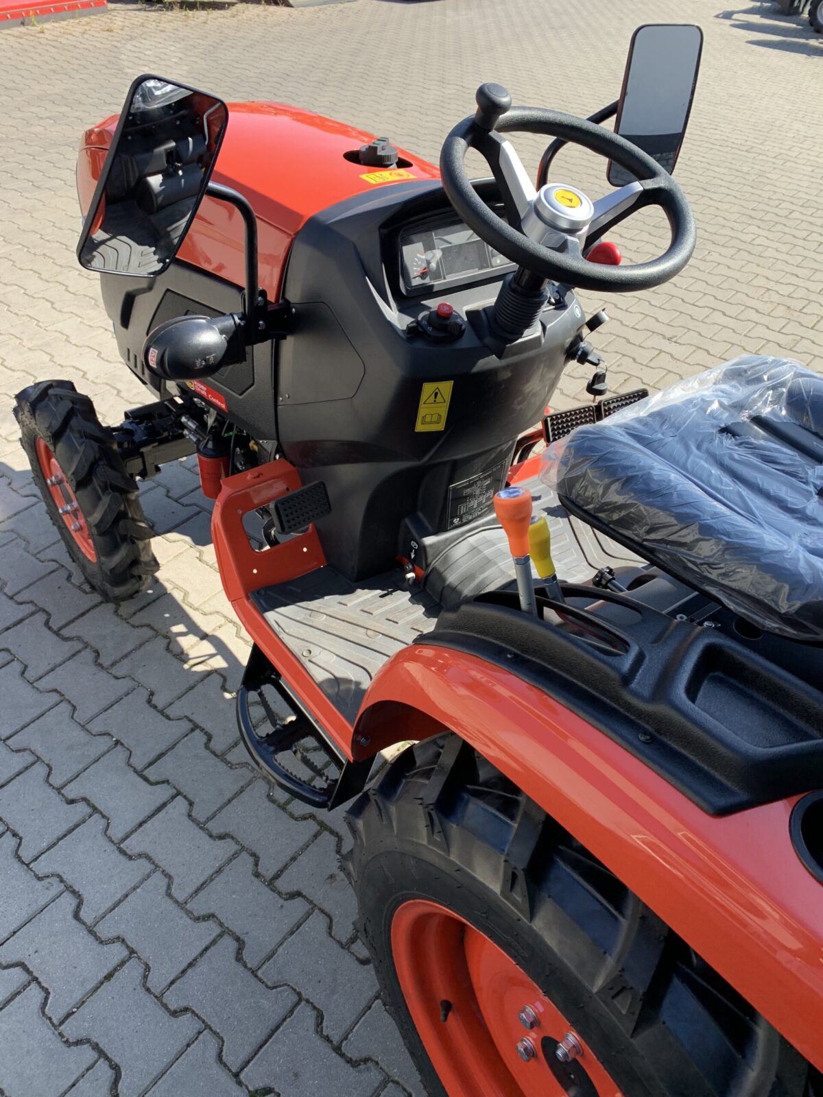 Traktorek Taro B26