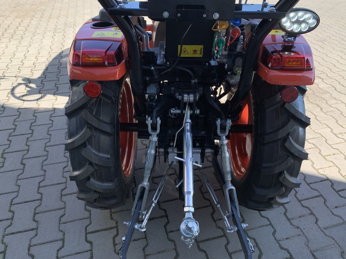 Traktorek Taro B26
