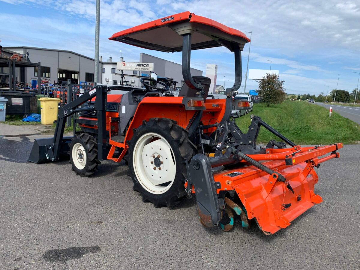 Traktorek Kubota GL201 z ładowaczem czołowym i glebogryzarką