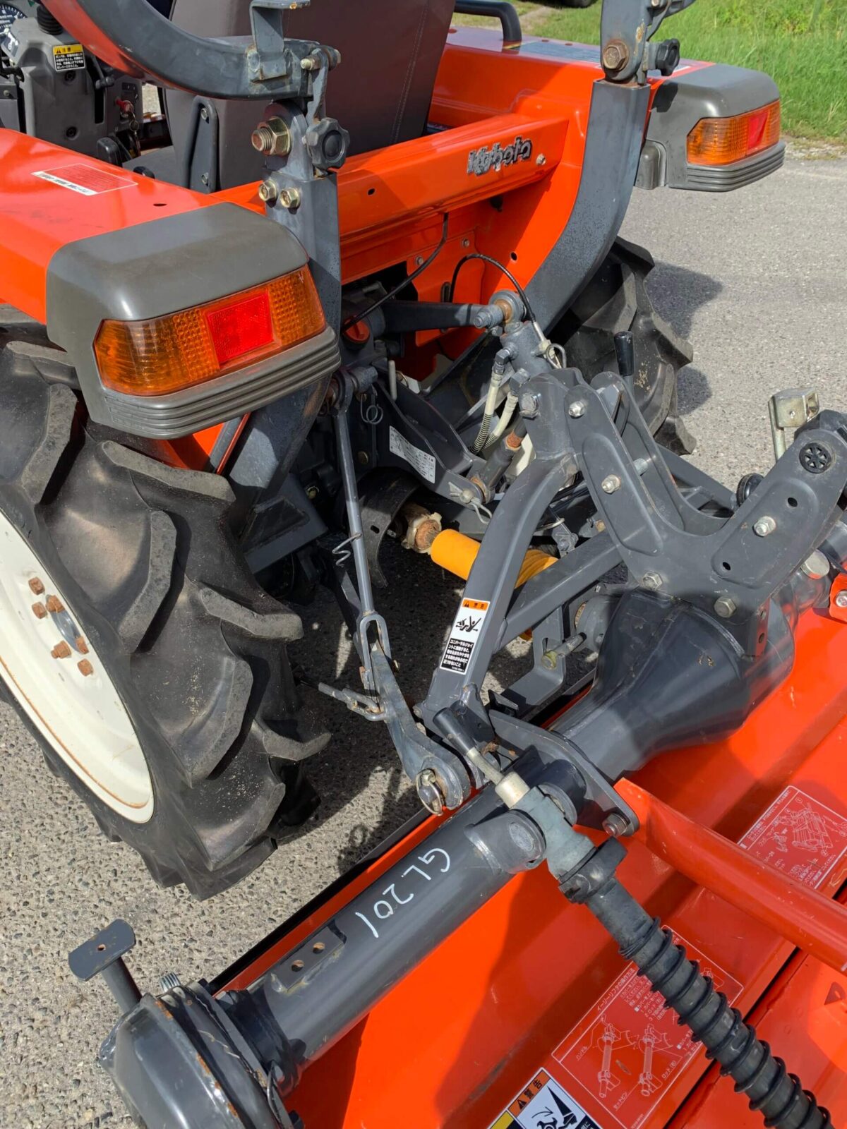 Traktorek Kubota GL201 z ładowaczem czołowym i glebogryzarką